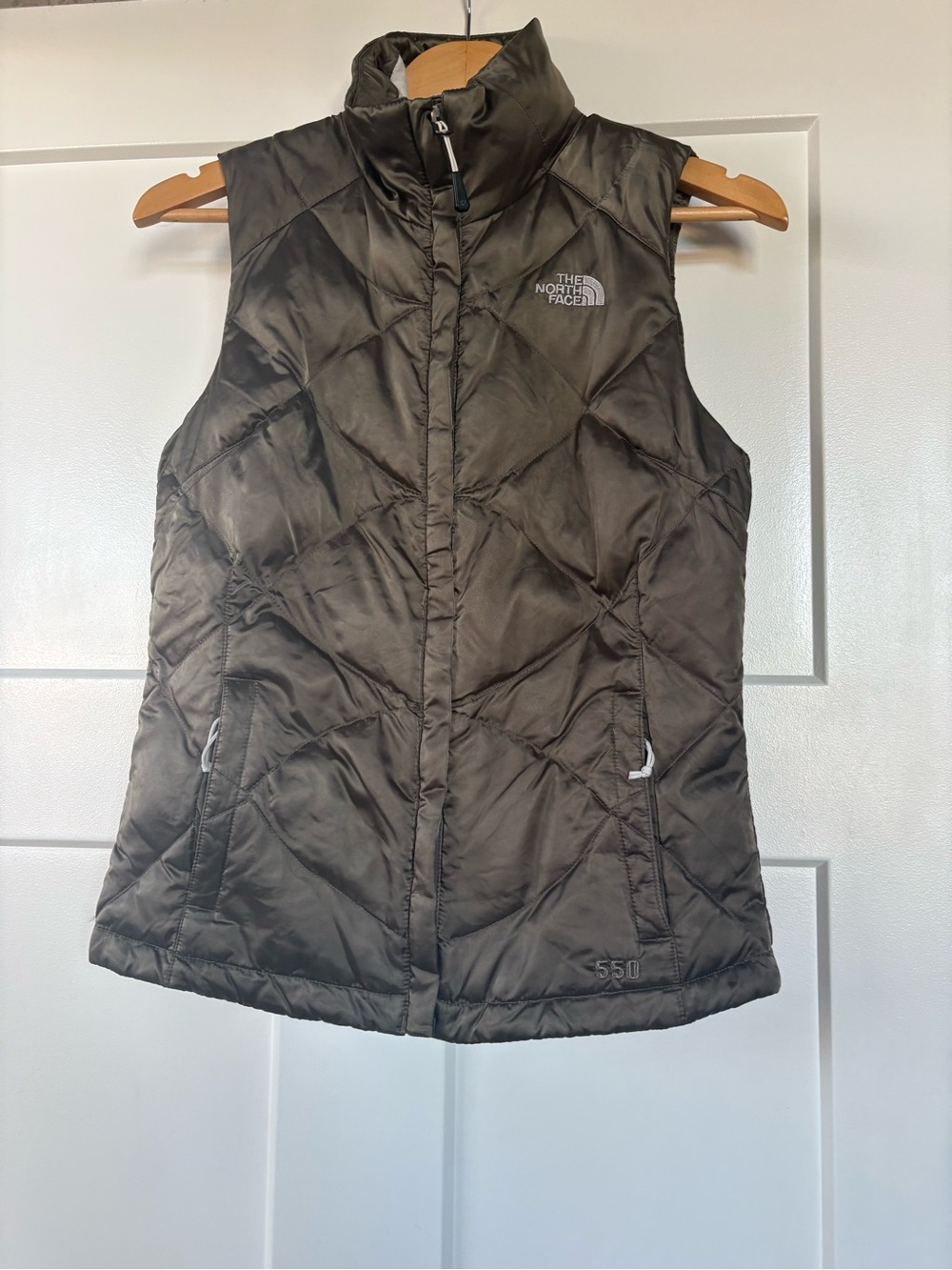 The North Face Women's Quilted 550 Insulated Vest — Brown Size X-Small - Picture 3 of 10